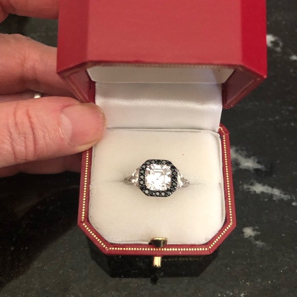 Gorgeous Ring! Real or fabulous Simulation? - Picture 2 of 10